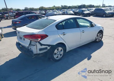2018 Kia Forte Lx z USA, uszkodzony, nr VIN 3KPFL4A75JE213376